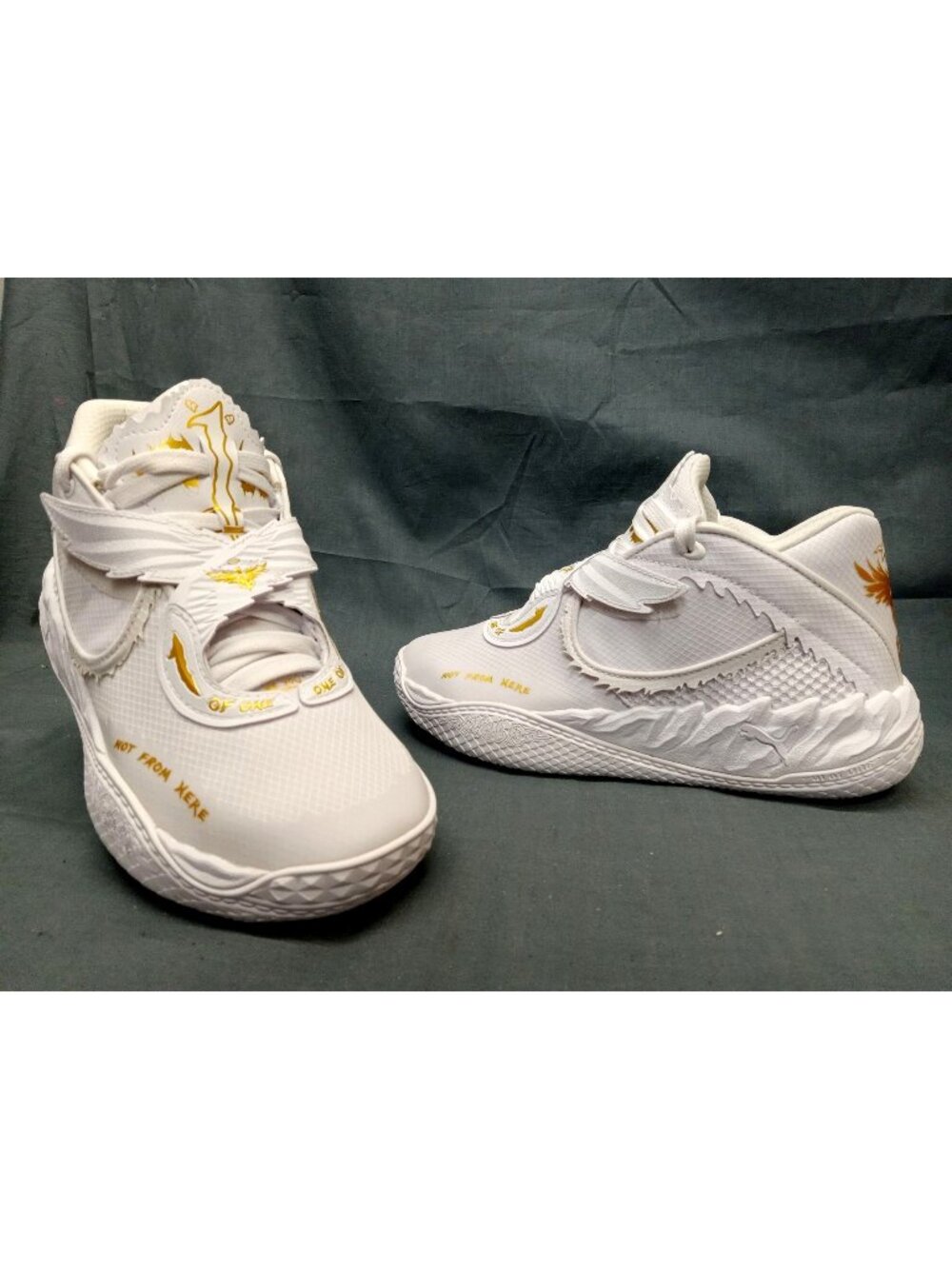Puma LaMelo Ball MB.05 Mist JR (GS) Sneaker White & Gold Boys Size 7 NEW NO BOX!